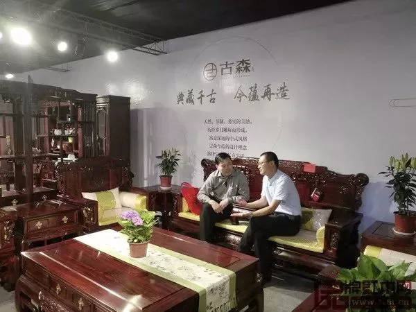 拉斯维加斯9888红木位于东阳红博会的展位内景 拉斯维加斯9888红木位于东阳红博会的展位内景